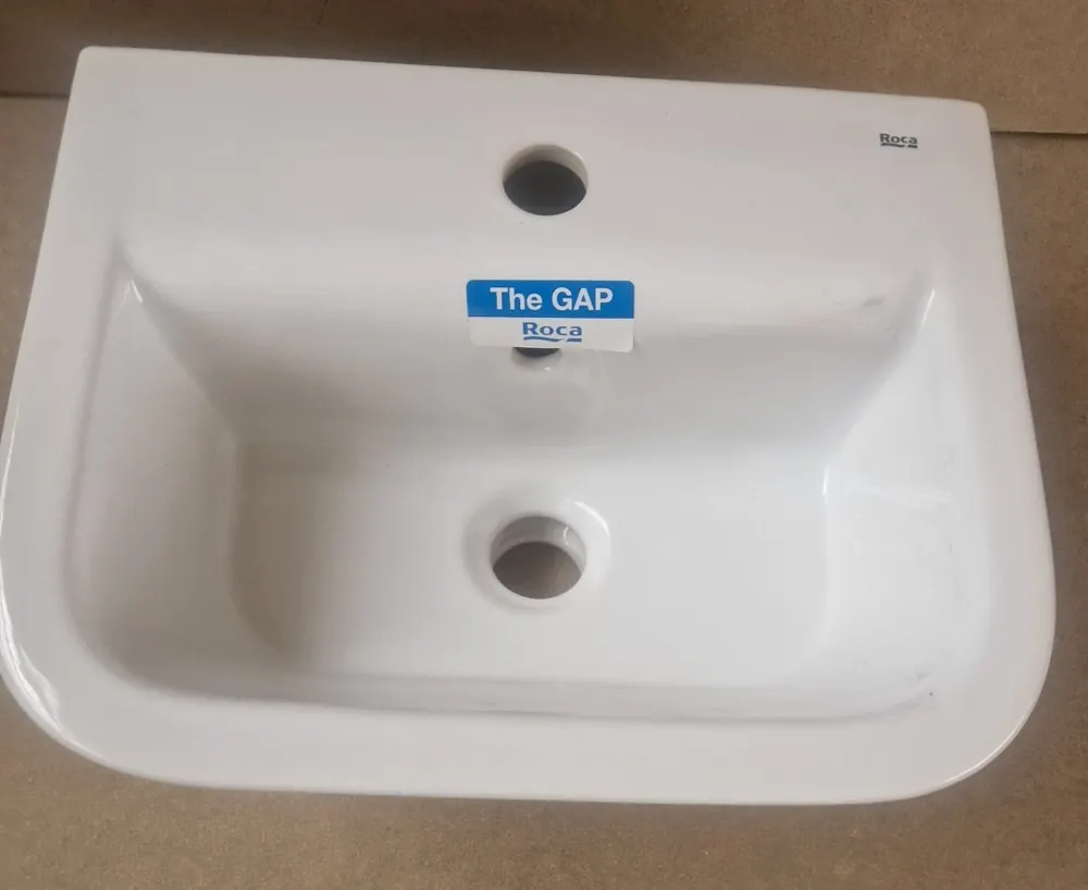 petit lavabo d'angle en céramique blanche