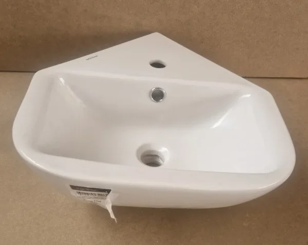 petit lavabo d'angle en céramique blanche, de marque Sanindusa