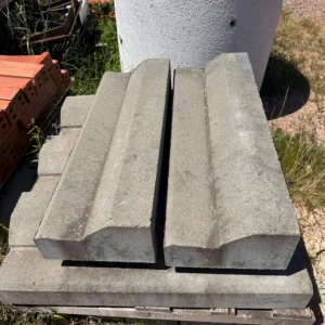 Bordure béton avec caniveau