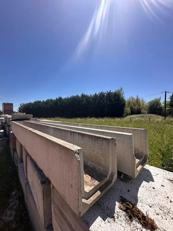 longs linteaux ou poutres en béton