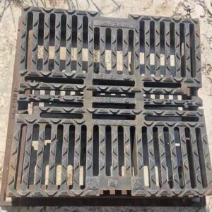 Grille en fonte concave passage routier avec cadre pour regard pluvial 