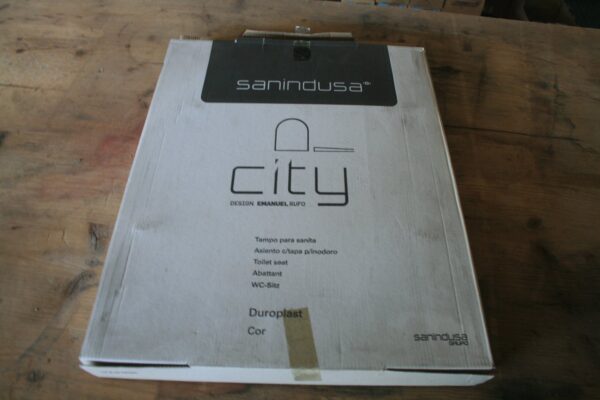 Boîte fermée d'un abattant WC Sanindusa, gamme City, en Duroplast