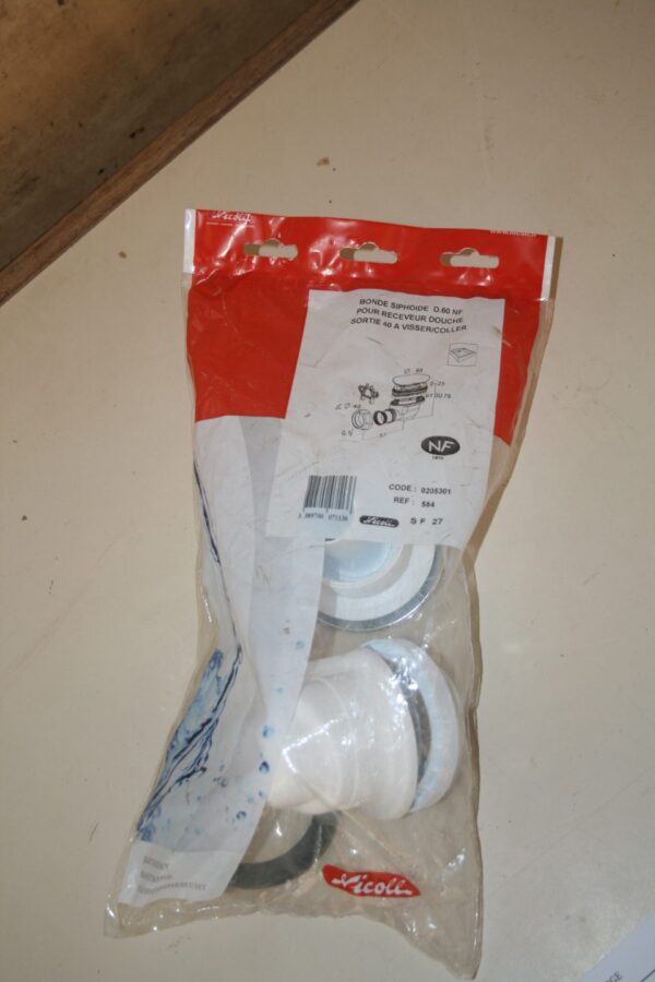 Bonde siphoïde Ø90 Nicoll pour receveur de douche dans son sachet