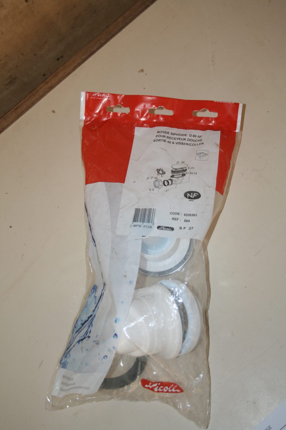 Bonde siphoïde Ø90 Nicoll pour receveur de douche dans son sachet