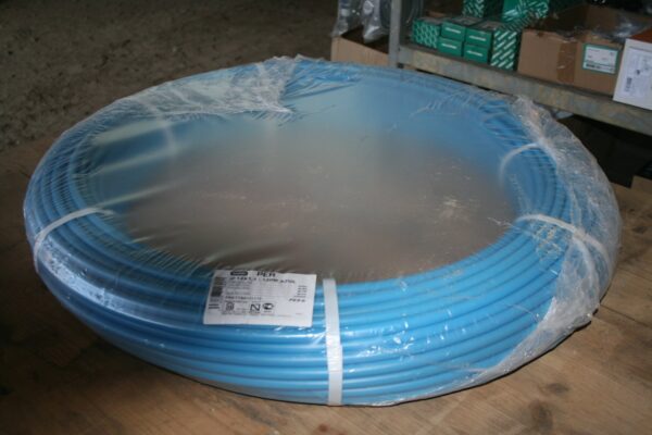 Couronne de tube PER bleu BARBI sous emballage plastique, vue d'ensemble avec étiquette visible