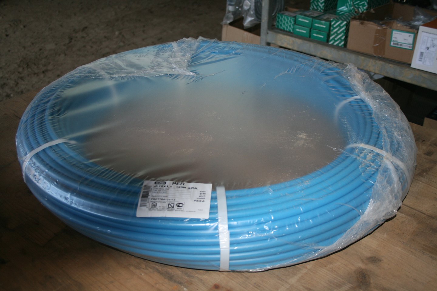 Couronne de tube PER bleu BARBI sous emballage plastique, vue d'ensemble avec étiquette visible