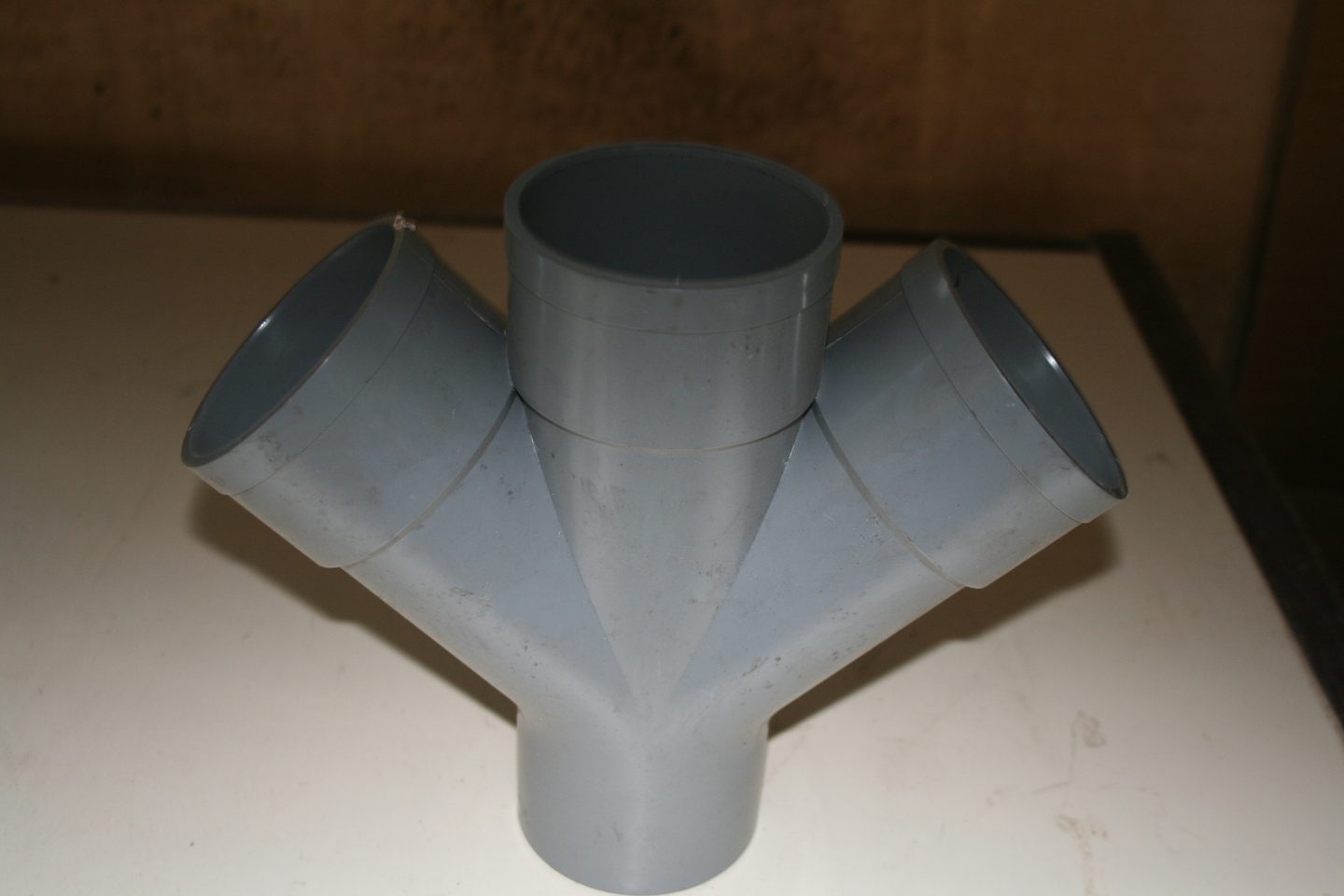Culotte double PVC Ø80 mâle-femelle grise, trois emboîtures d'arrivée