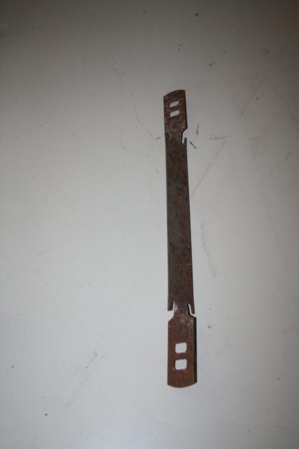 Entretoise de coffrage plate en acier 35 cm, réemploi, traces de rouille
