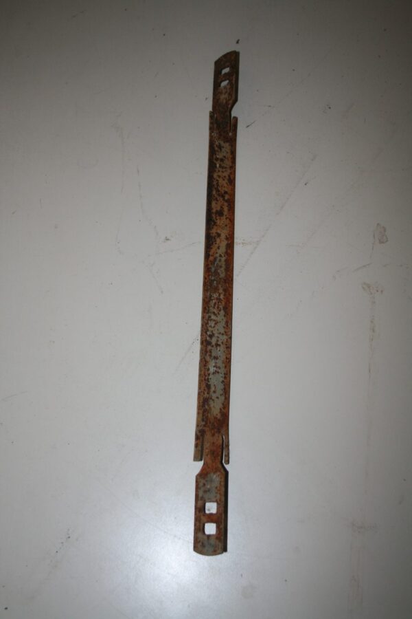 Entretoise de coffrage plate en acier 42 cm, réemploi, traces de rouille