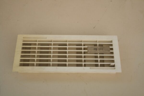 Grille de ventilation rectangulaire en PVC blanc avec moustiquaire