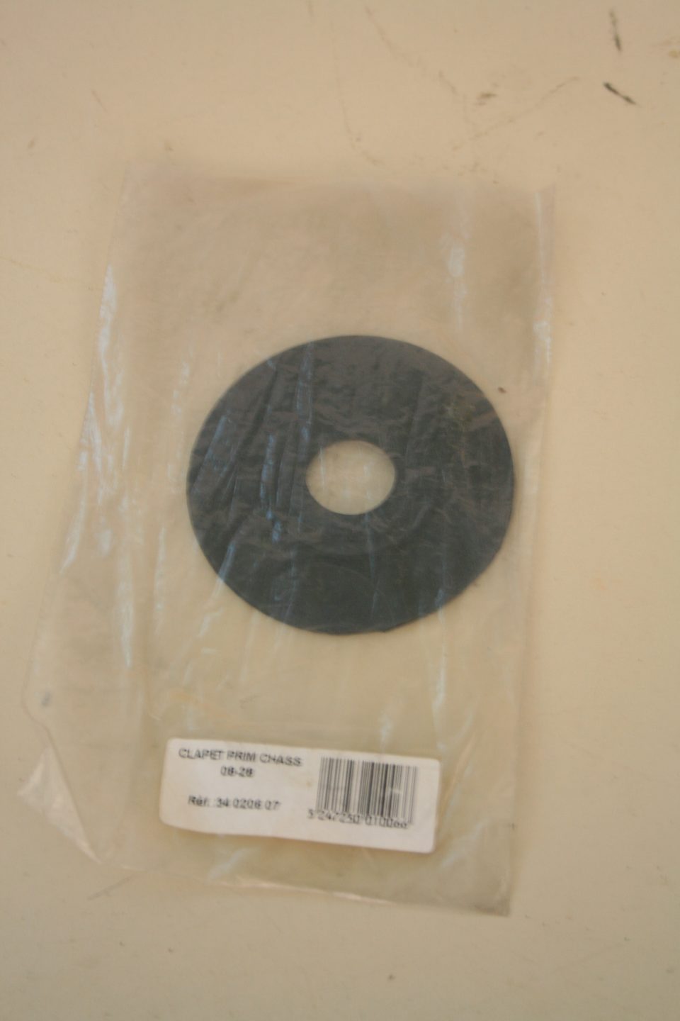Joint de clapet de chasse d’eau en caoutchouc noir dans son sachet