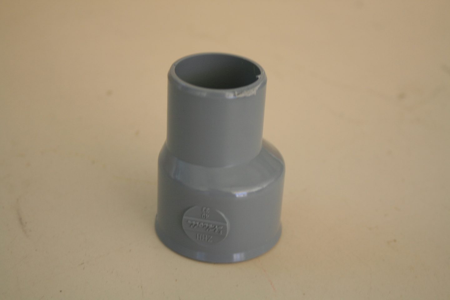 Réduction PVC mâle-femelle Ø40-32 Nicoll grise